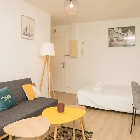 Superbe Studio Entierement Neuf A Appartement Poitiers
